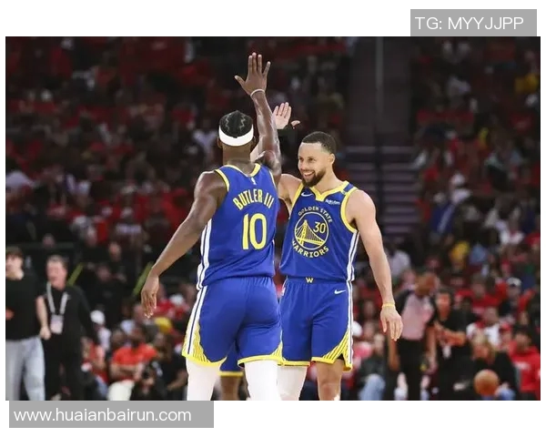 雄鹿队力克勇士队！巴特勒库里状态低迷，英雄联盟前景堪忧